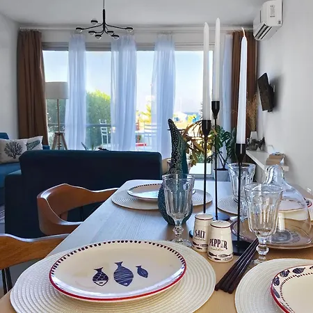 Apartamento Spacious Three-bedroom With Sea View A4 *