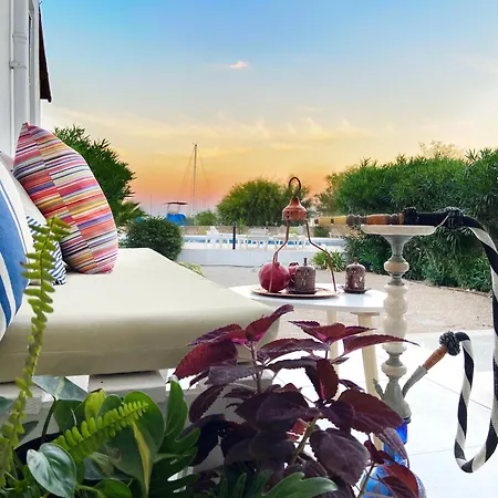 Spacious Three-bedroom With Sea View A4