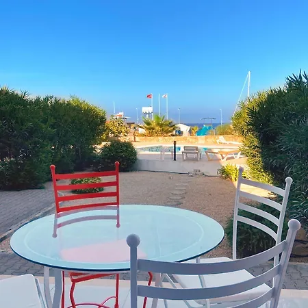 Spacious Three-bedroom With Sea View A4 *