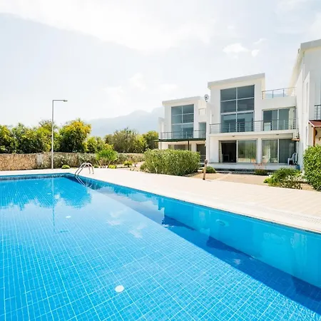 Spacious Three-bedroom With Sea View A4 *