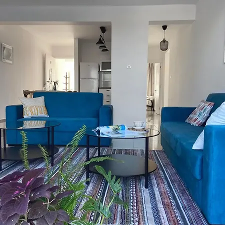 Spacious Three-bedroom With Sea View A4 Apartment