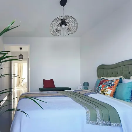 Spacious Three-bedroom With Sea View A4