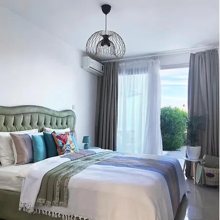 Apartament Spacious Three-bedroom With Sea View A4 *