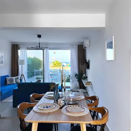 Spacious Three-bedroom With Sea View A4 *