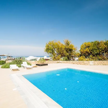 Spacious Three-bedroom With Sea View A4