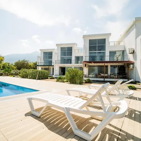 Spacious Three-bedroom With Sea View A4 *