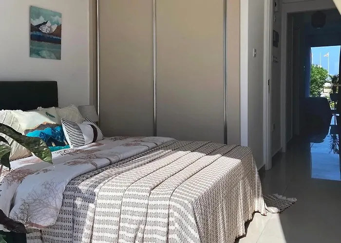 Spacious Three-bedroom With Sea View A4 דירה לאפיטוס