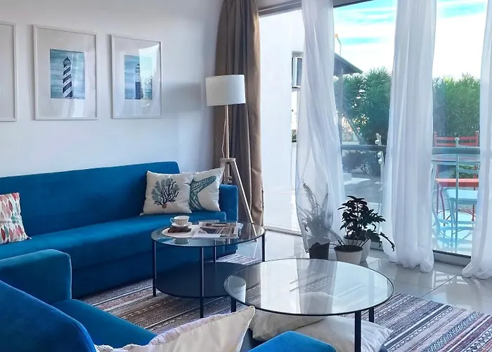 Spacious Three-bedroom With Sea View A4 *