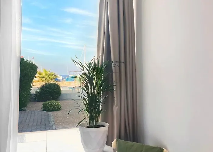 Spacious Three-bedroom With Sea View A4