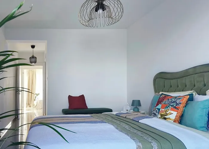 Spacious Three-bedroom With Sea View A4