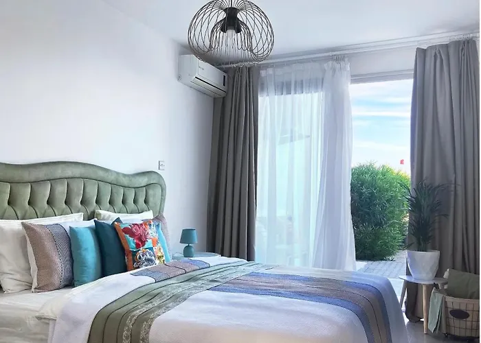 דירה Spacious Three-bedroom With Sea View A4 *