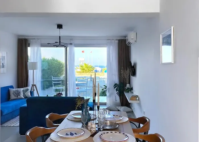 Spacious Three-bedroom With Sea View A4 *