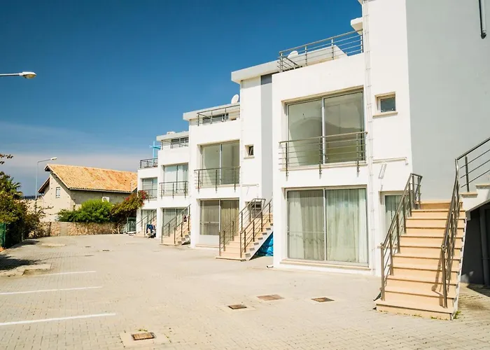 Spacious Three-bedroom With Sea View A4 *