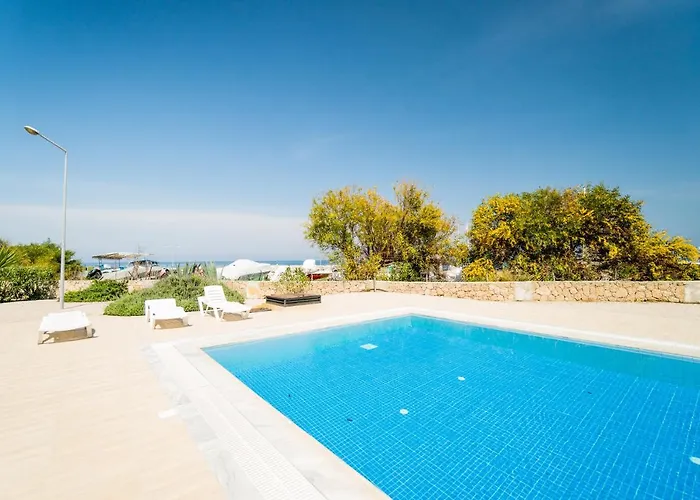 Spacious Three-bedroom With Sea View A4