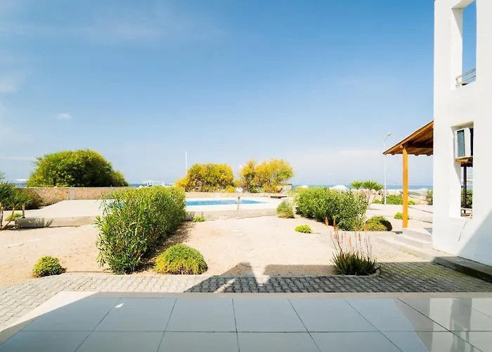 Spacious Three-bedroom With Sea View A4 דירה לאפיטוס