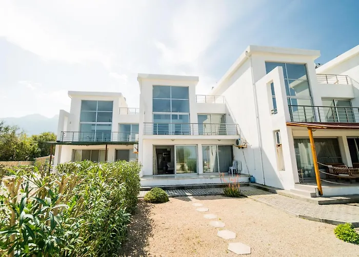 Spacious Three-bedroom With Sea View A4