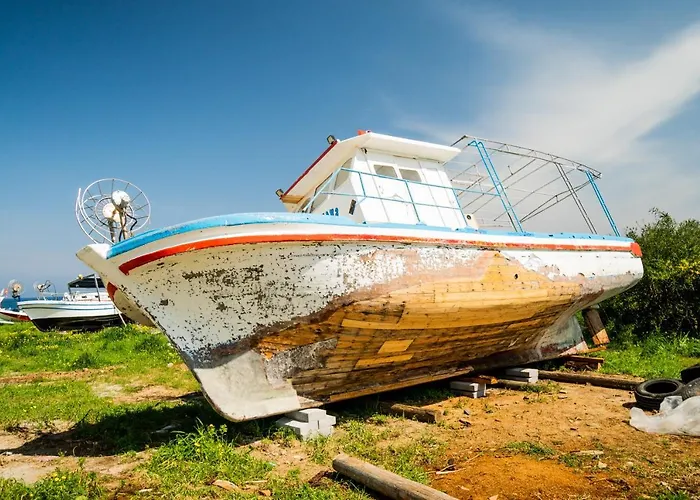 Spacious Three-bedroom With Sea View A4 דירה