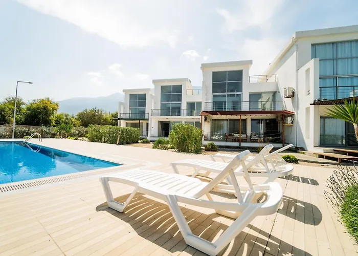 Spacious Three-bedroom With Sea View A4 *