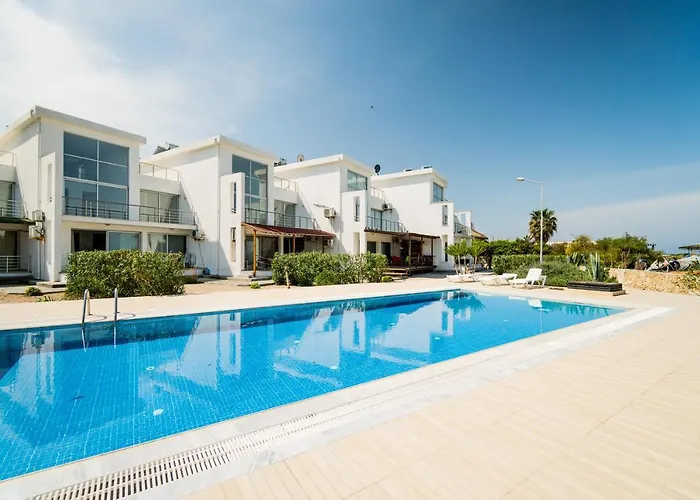 Spacious Three-bedroom With Sea View A4 *
