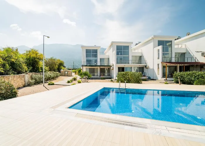 Spacious Three-bedroom With Sea View A4